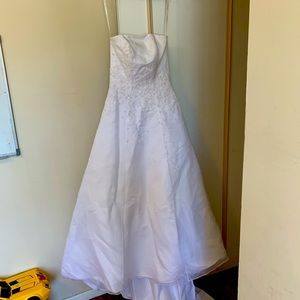 NEW MEDIUM WHITE BRIDAL DRESS